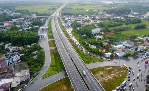 Chính phủ đề xuất 72.000 tỷ đồng từ chương trình phục hồi kinh tế để xây cao tốc Bắc - Nam